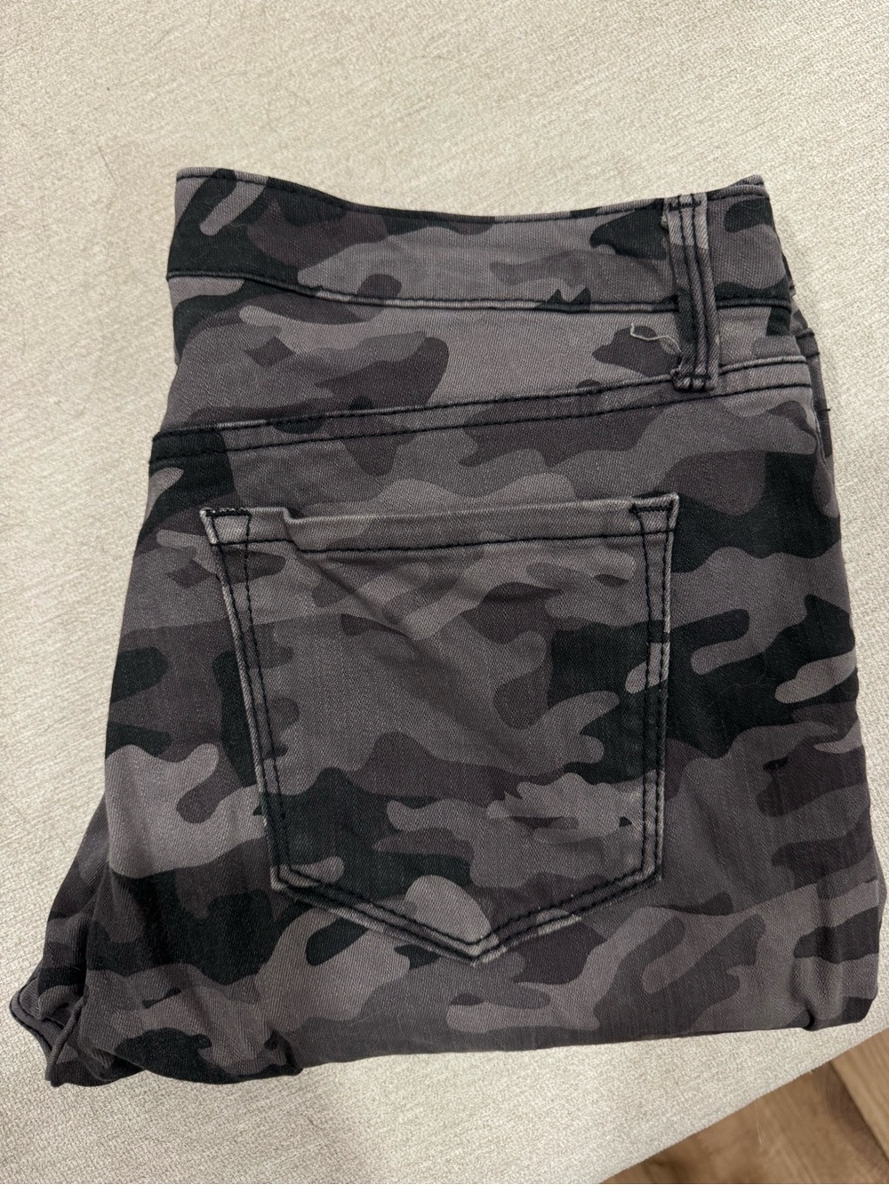 Nine West camo gramercy skinny ankle jeans